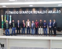 Câmara de Cacoal encerra período legislativo com homenagens  