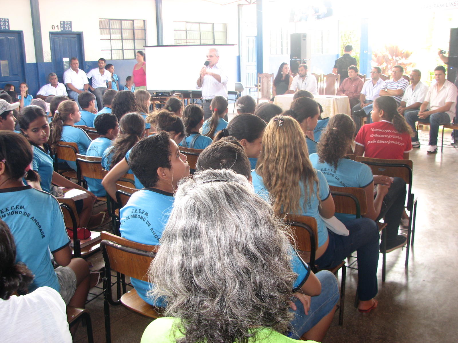Escola Carlos Drumond recebe programa “Família Projeto de Deus” 