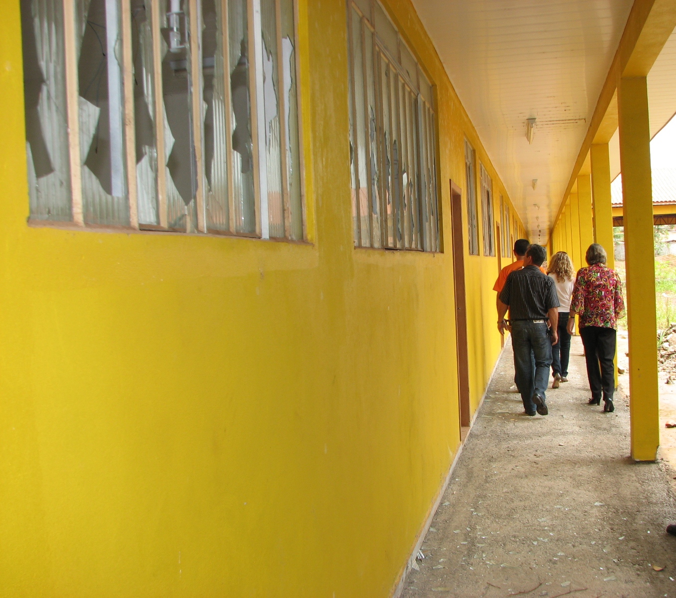 Vereadores constatam descaso em escola pública de Cacoal.