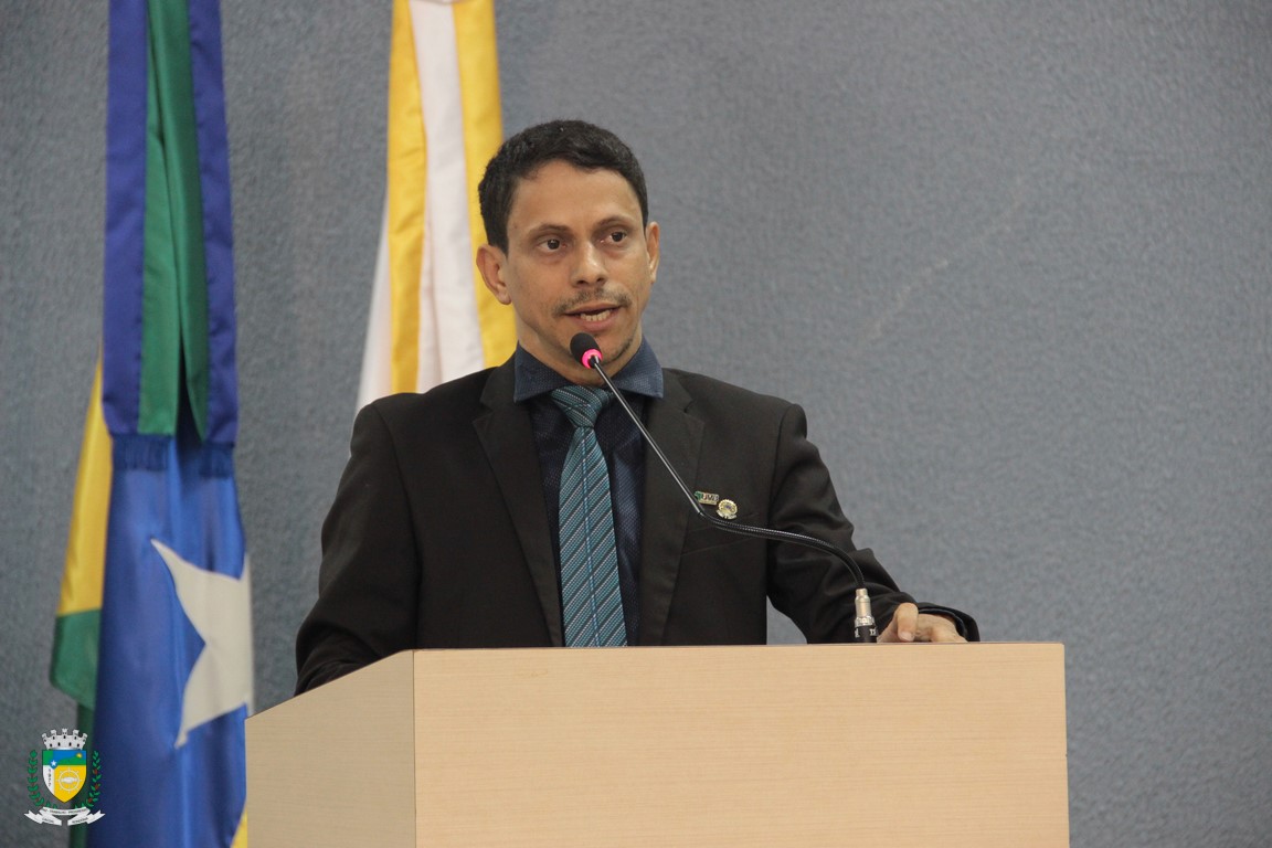 Vereador Rogerinho vota favorável ao Projeto de Lei que autoriza a abertura de crédito no valor de R$200.000,00  para o enfrentamento da Covid 19.