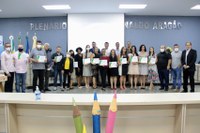 Câmara realiza Sessão Solene de Moção de Aplausos para homenagear os profissionais da educação “Professor destaque 2021 em tempo de pandemia”