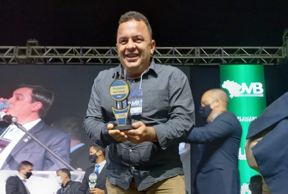 Dr. Paulo Henrique recebe Prêmio Nacional de destaque em Brasília, pela autoria da lei 4.721