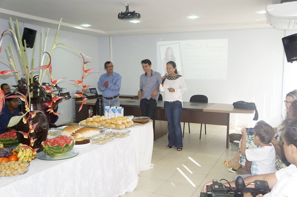  “Sem liberdade não há imprensa”, afirma Maria Simões durante café da manhã com jornalistas.