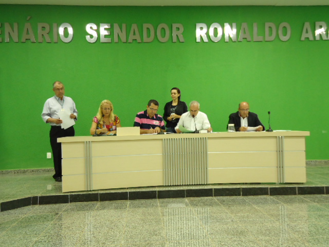 Aprovação em extraordinária garante pagamento de servidores   