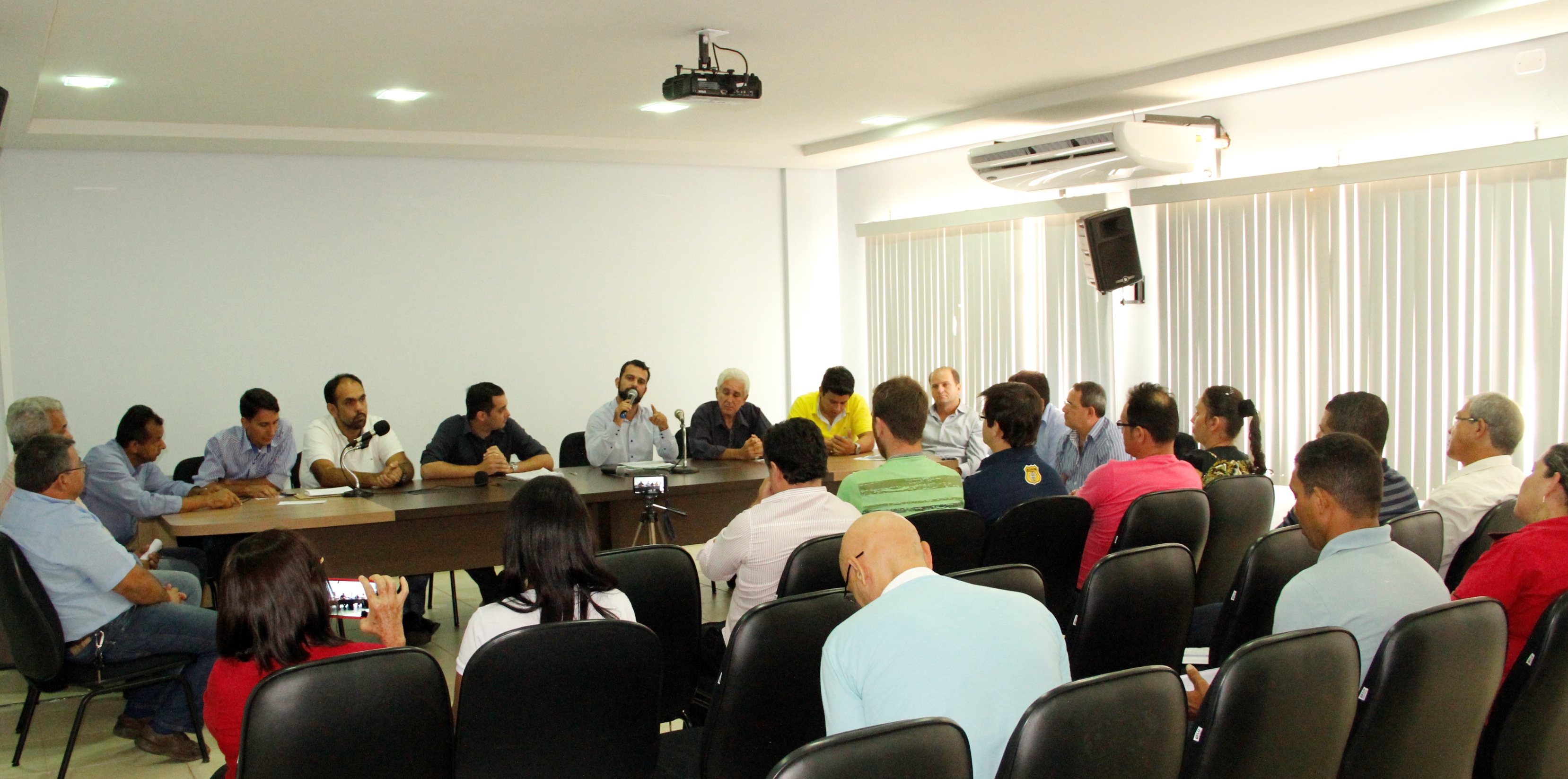 Câmara discute Projeto de implantação do Polo de Confecções