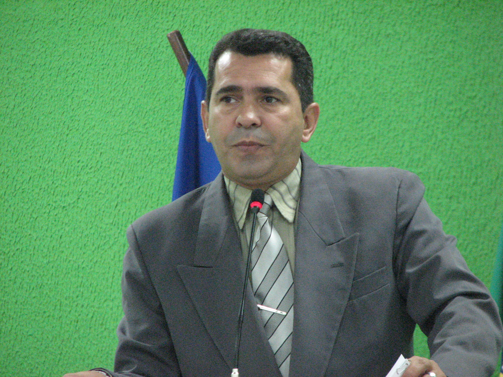 CESAR CASTRO QUER LIMPEZA DOS TERRENOS BALDIOS