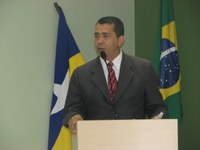César Castro reivindica calçadas na Avenida das Comunicações