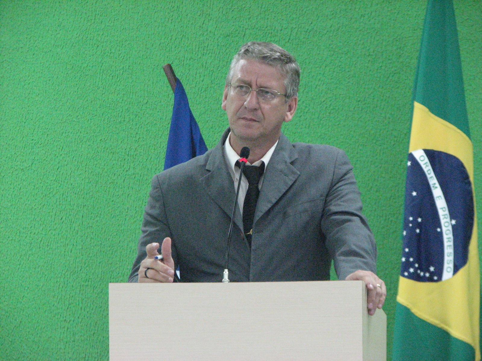 MOÇÃO DE APOIO AOS SERVIDORES APROVADA POR UNANIMIDADE 