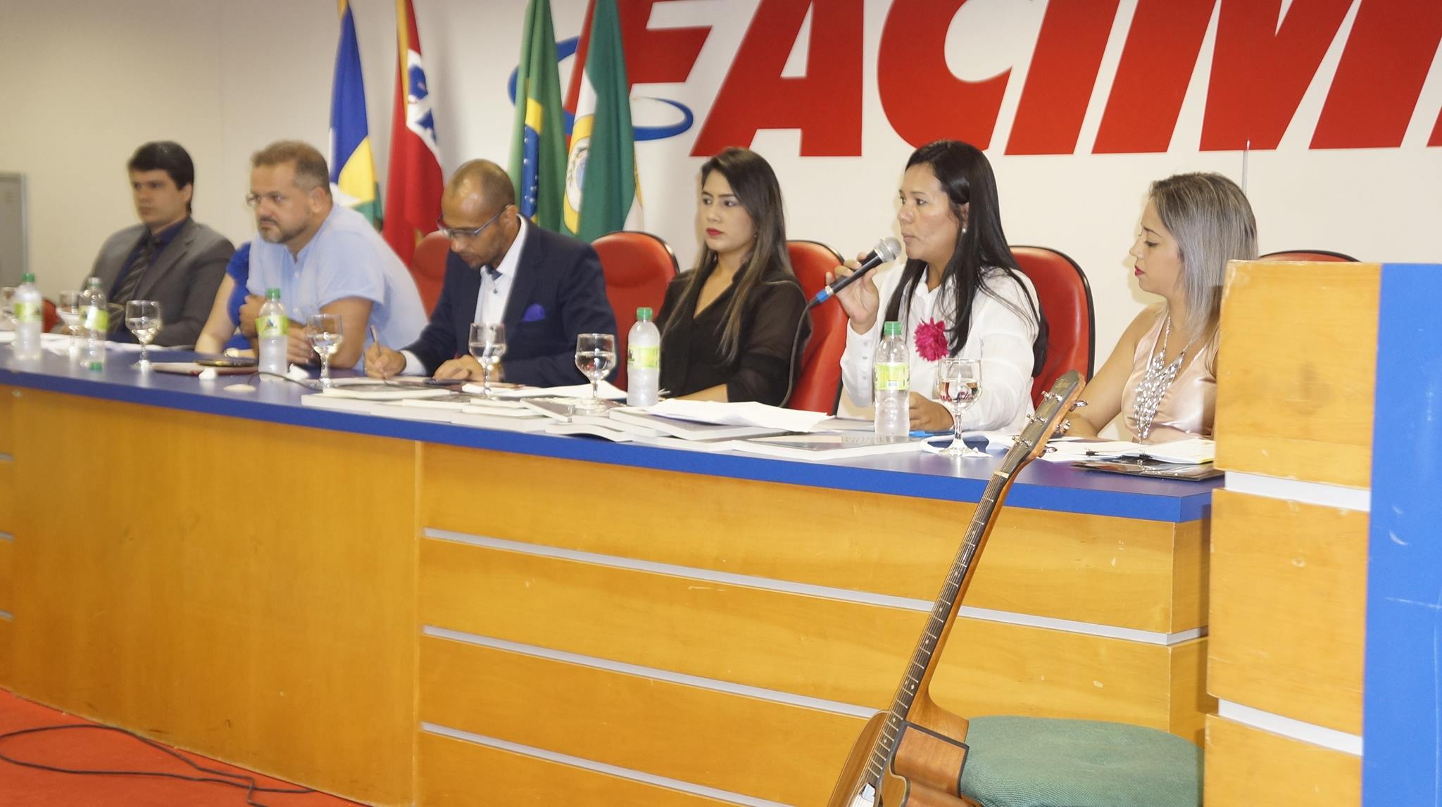 Na Facimed Maria Simões relata suas ações em defesa das mulheres de Cacoal