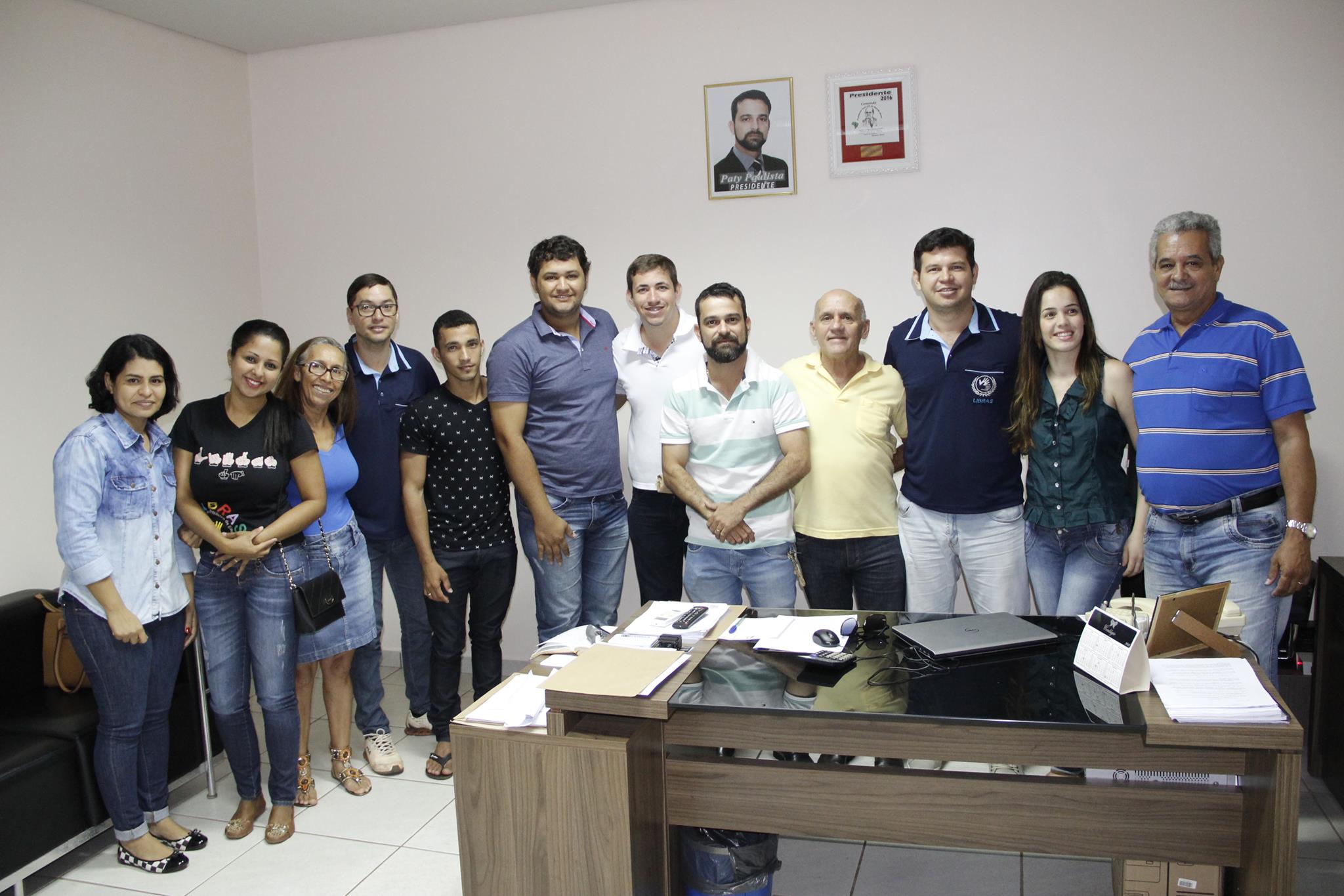 Portadores de deficiência auditiva querem concurso público para Intérprete de Libras