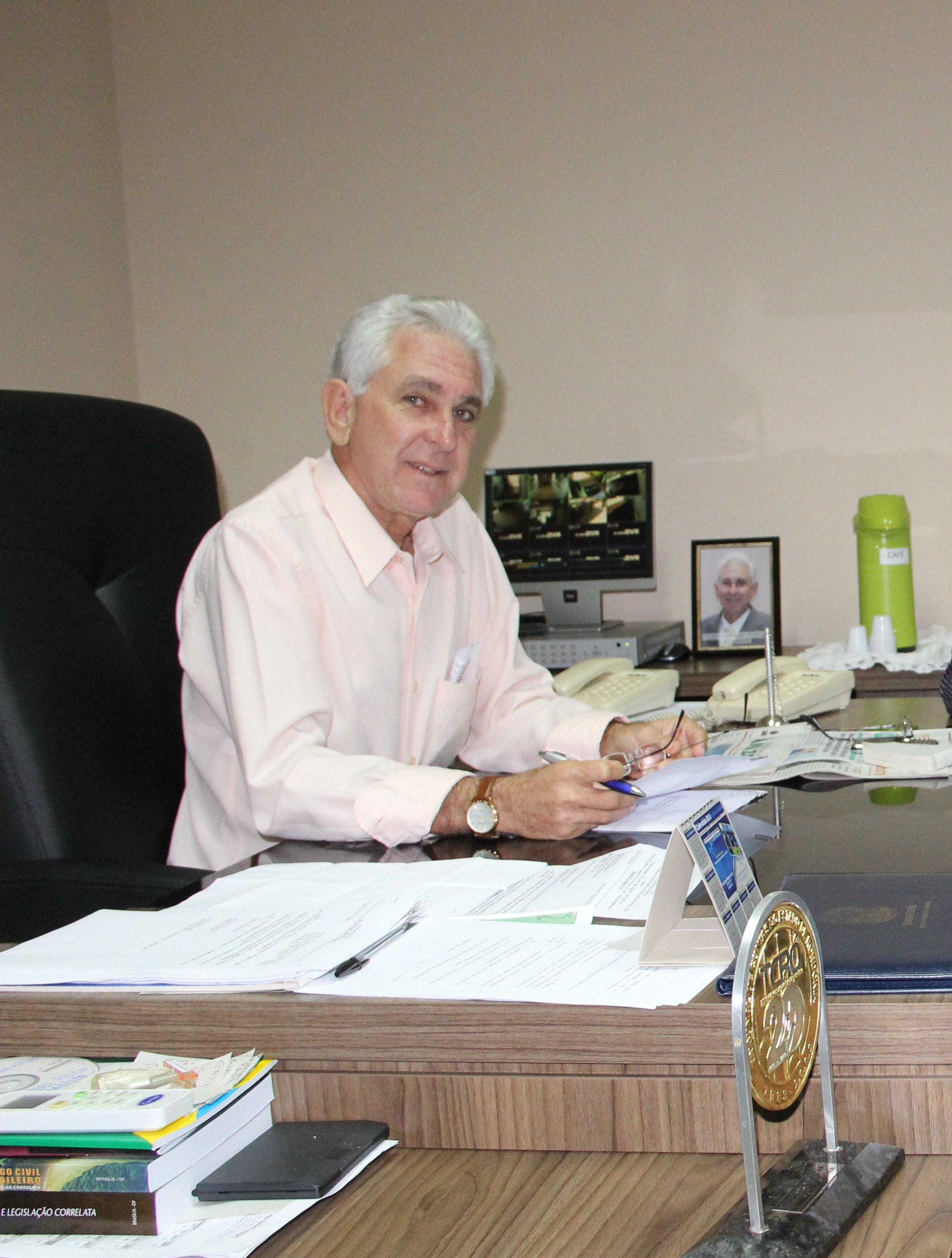 Presidente “Promulga” Lei que regulamenta funcionamento do comércio
