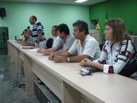 Utilização de calçada como estacionamento gera polêmica em Cacoal