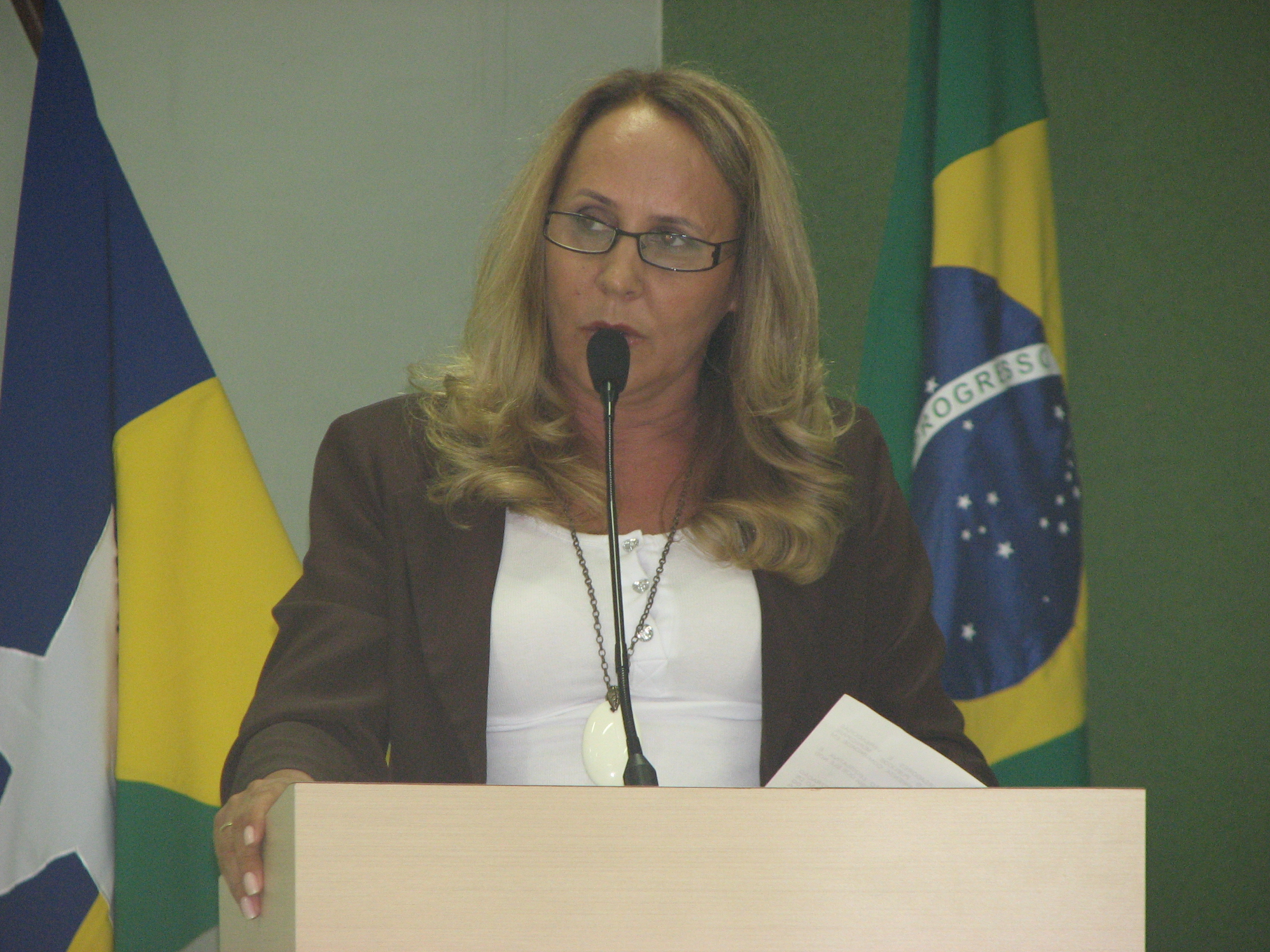 Vereadora Ury destaca trabalho de Valdir e Marinha Raupp em Cacoal 