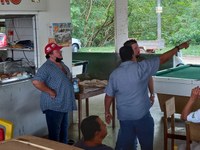 A convite de agricultores Pichek visita a Rodoviária dos Colonos e ouve as reivindicações