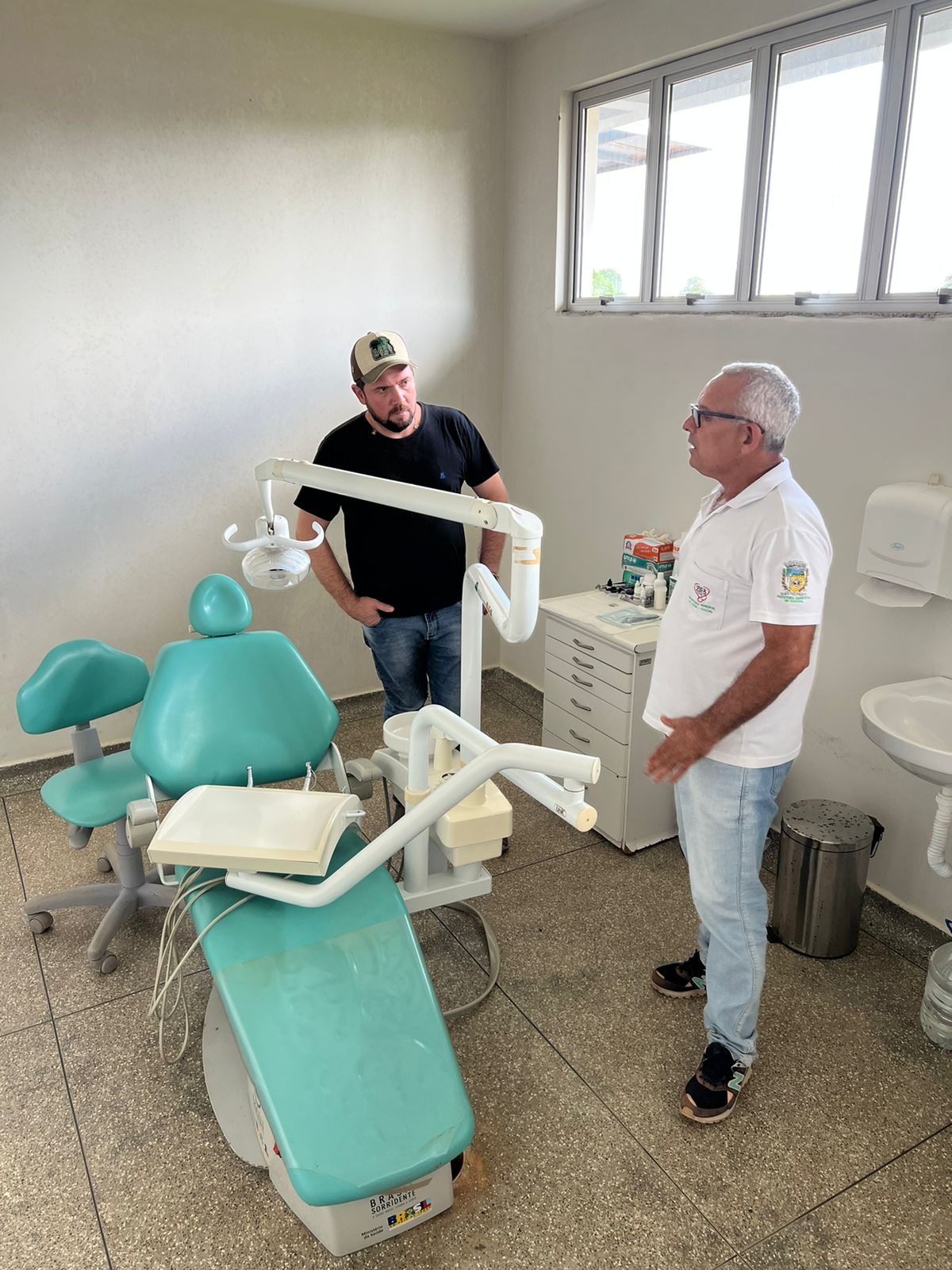 Ao visitar UBS de Divinópolis, e constatar a falta de Dentista, Pichek solicita providências do executivo