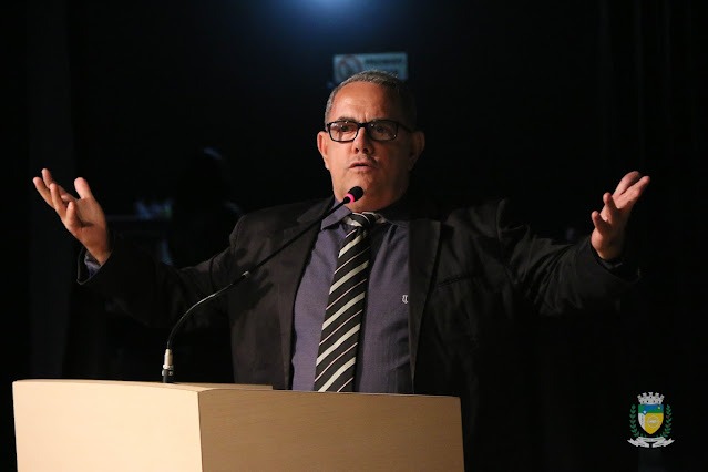 Corá critica gastos do SAAE com aluguel de 12 carros e portariados com salários de R$ 7 mil, enquanto população sofre com falta de água