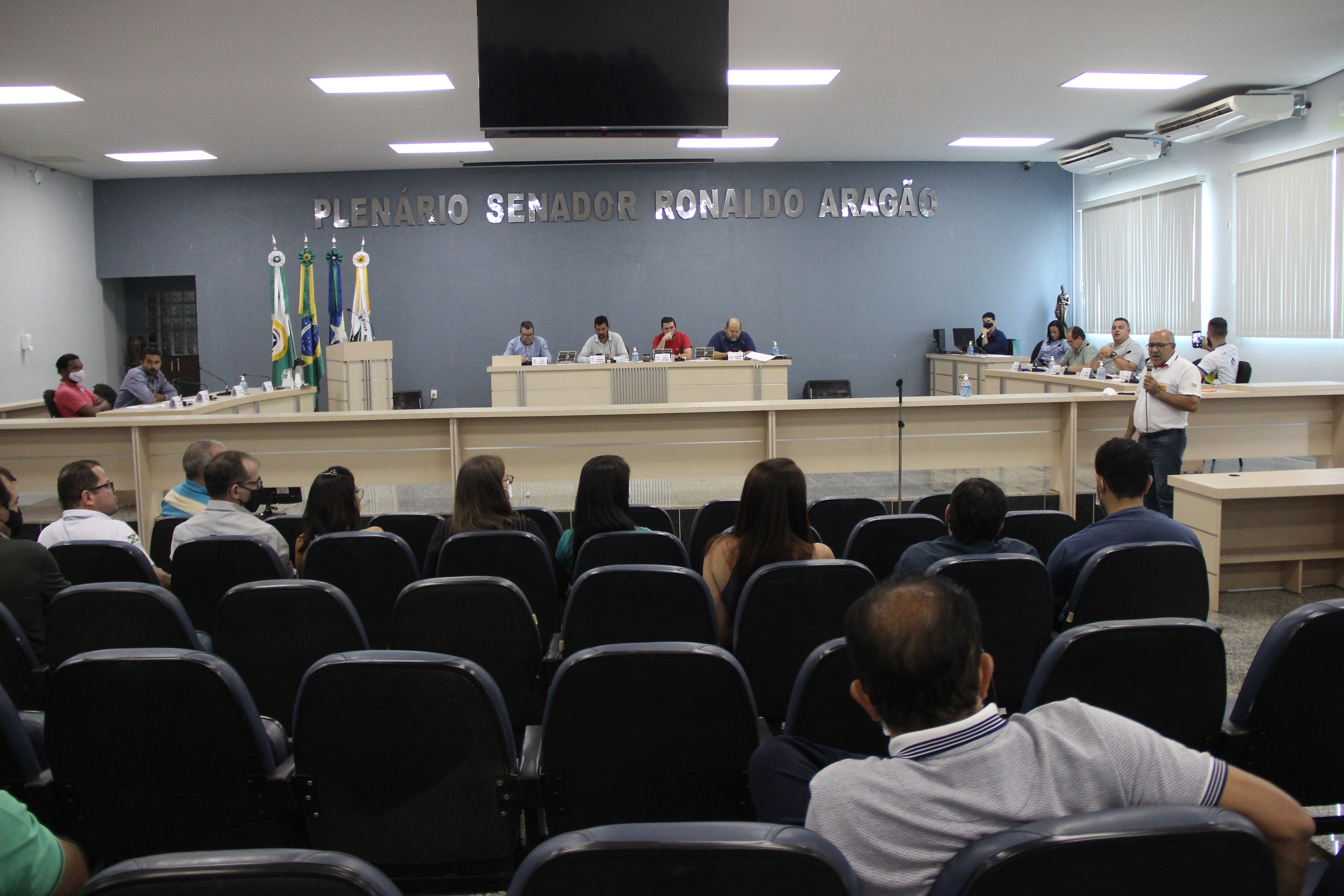 Discussão do projeto que visa extinguir o feriado de carnaval movimenta a reunião das comissões na Câmara