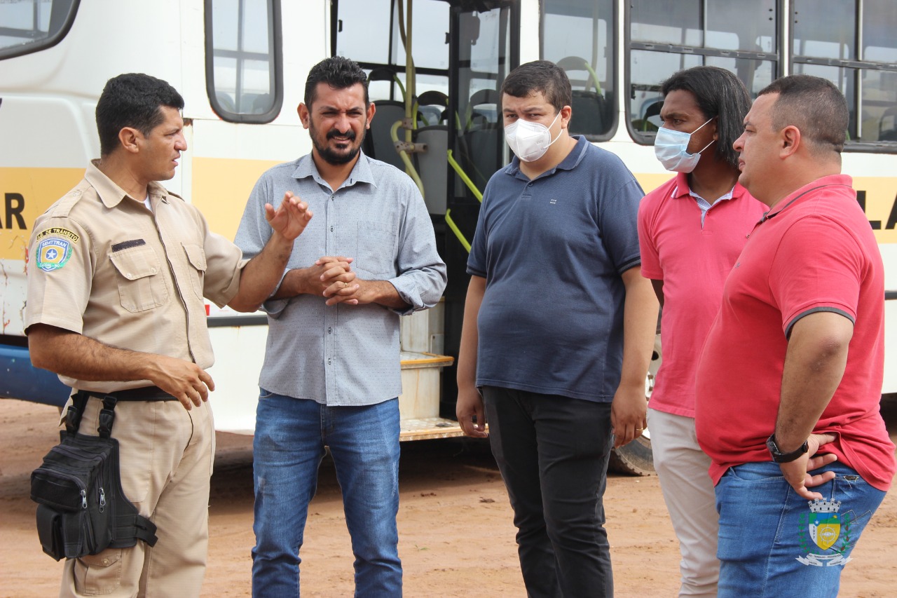 Dr. Paulo Henrique participa de vistoria de ônibus para o transporte escolar