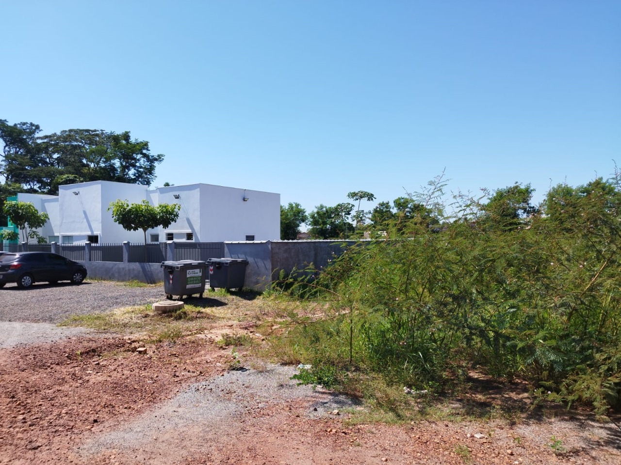 Dr. Paulo solicita limpeza de terreno público no Bairro Fortaleza