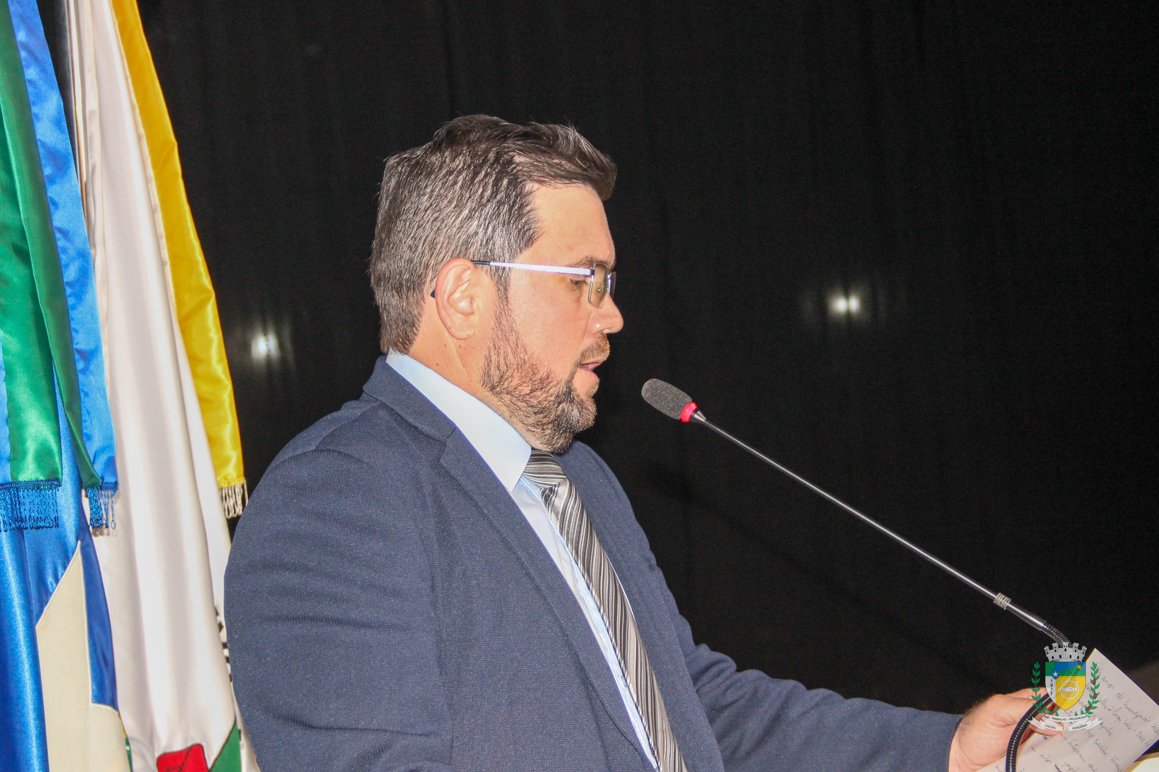 Durante pronunciamento Presidente da Câmara, questiona gastos com iluminação e decoração natalina de Cacoal