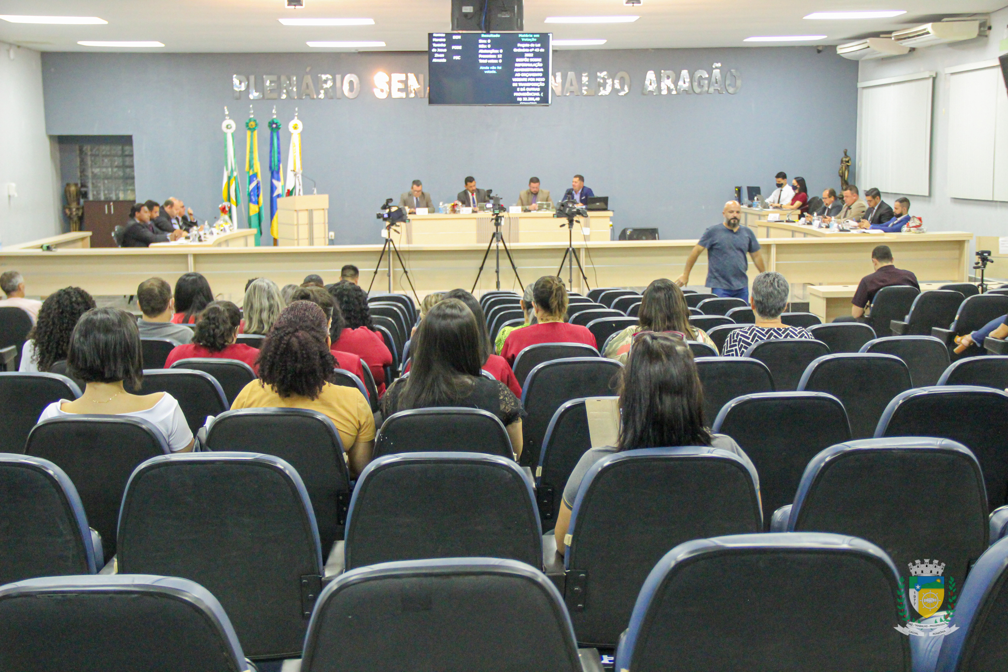 PL 51/2022, que aumenta número de cargos para cuidador é aprovado na Câmara