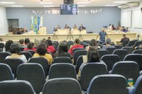 PL 51/2022, que aumenta número de cargos para cuidador é aprovado na Câmara