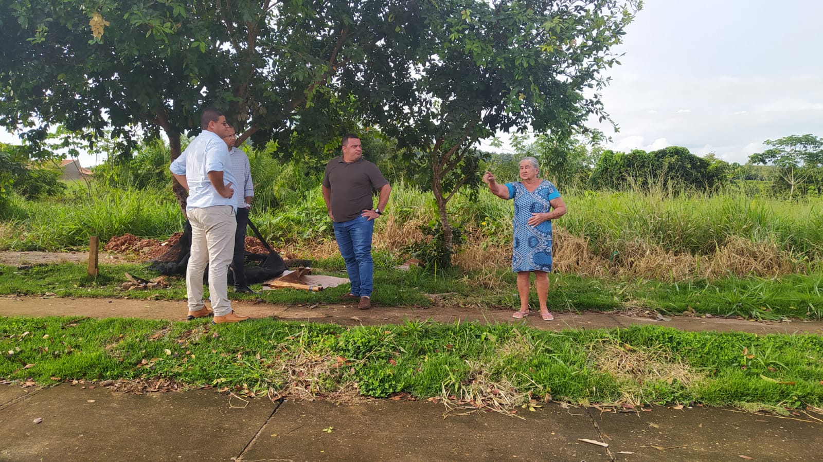 Vereador solicita limpeza, da academia da terceira idade, pista de caminhada e praça para atender moradores do bairro paineiras e São Marcos