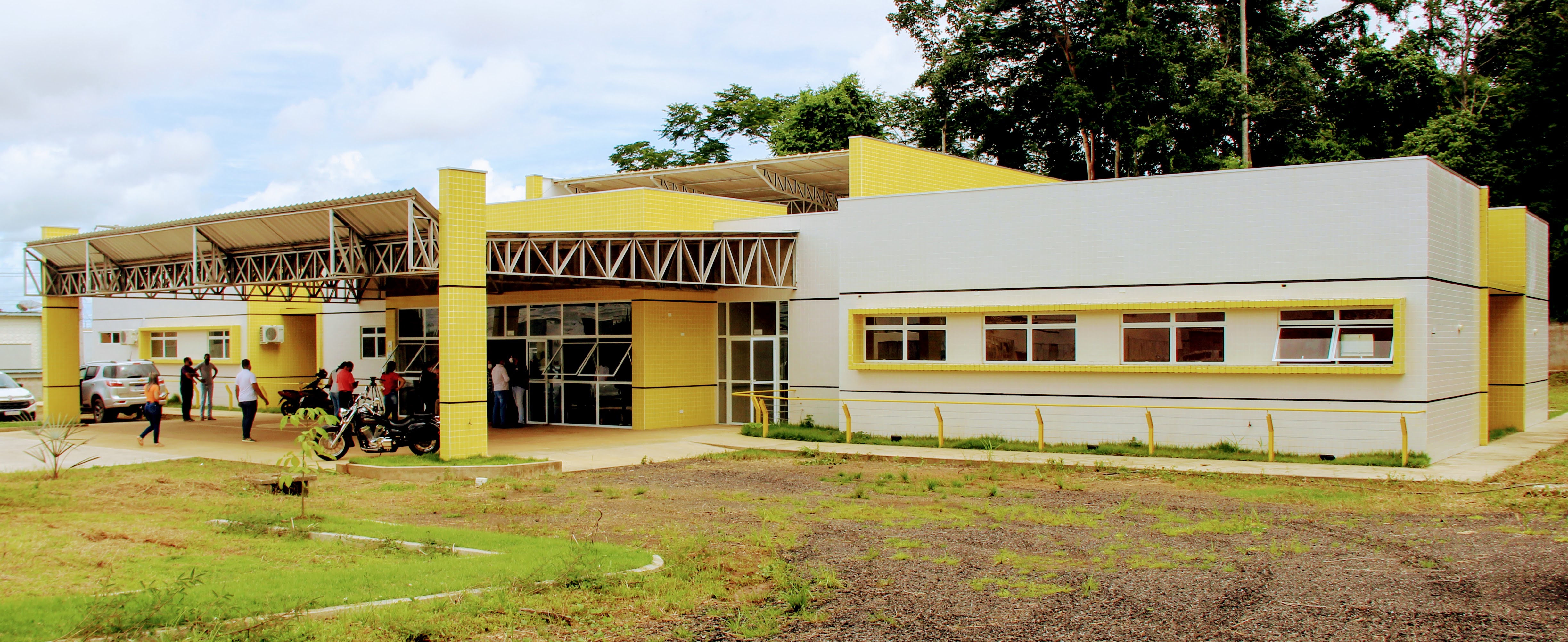 Vereadores prestigiam a inauguração do novo prédio do CER II