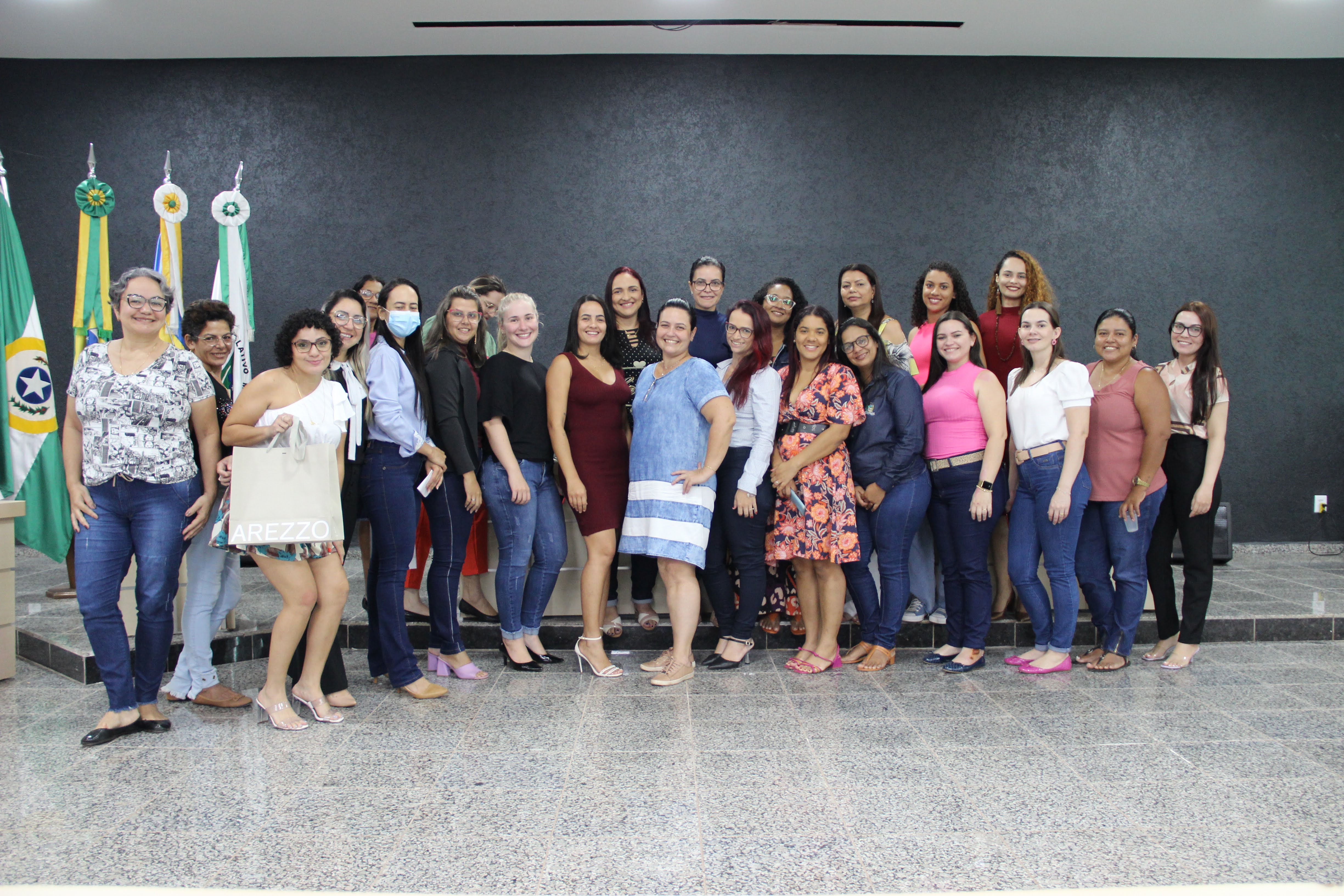 Câmara de Cacoal homenageia servidoras com palestras e café da manhã