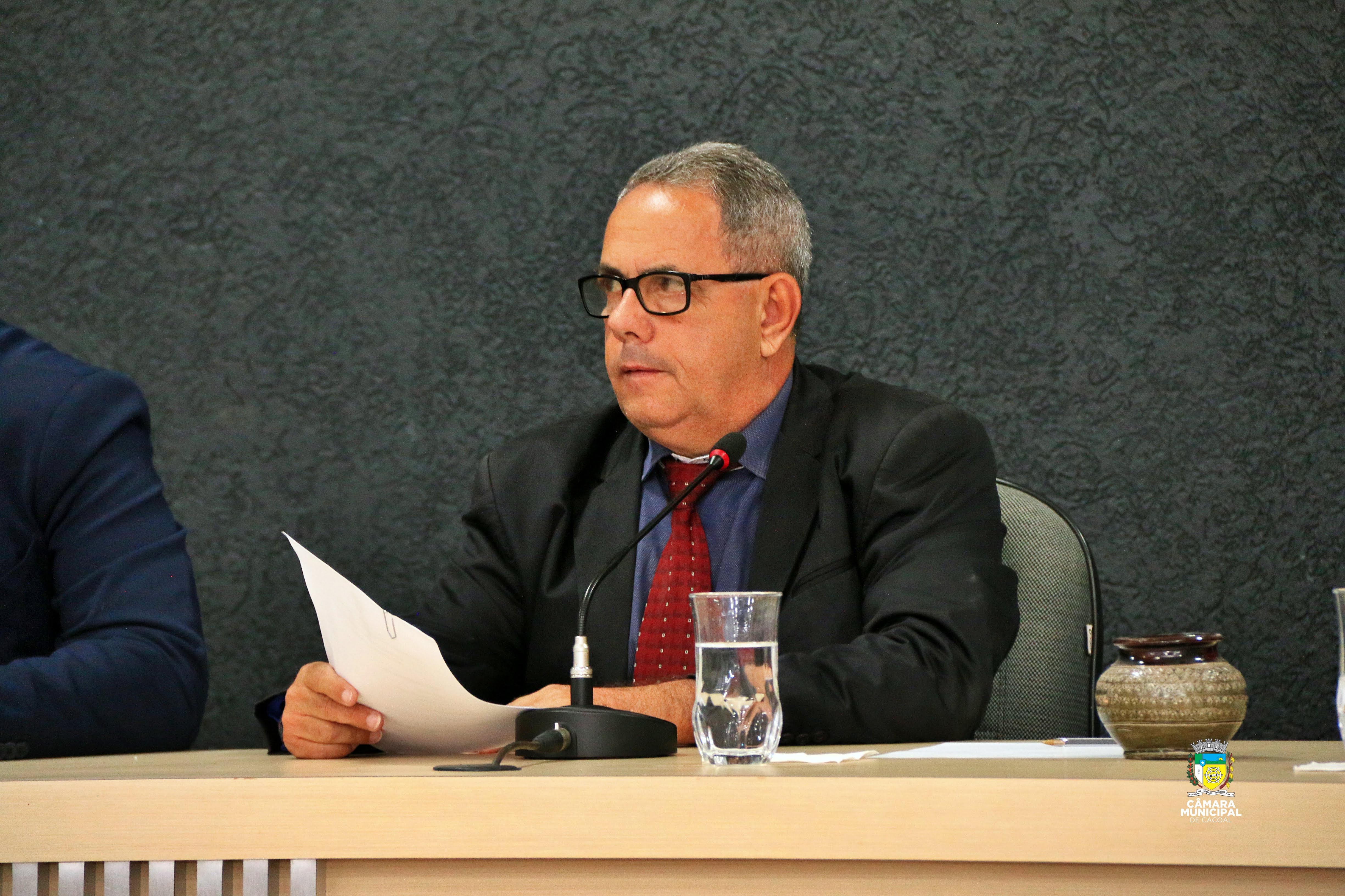 Por falta de quórum, Eleição das Comissões da Câmara de Cacoal não é realizada; presidente oficializa desconto no salário dos vereadores