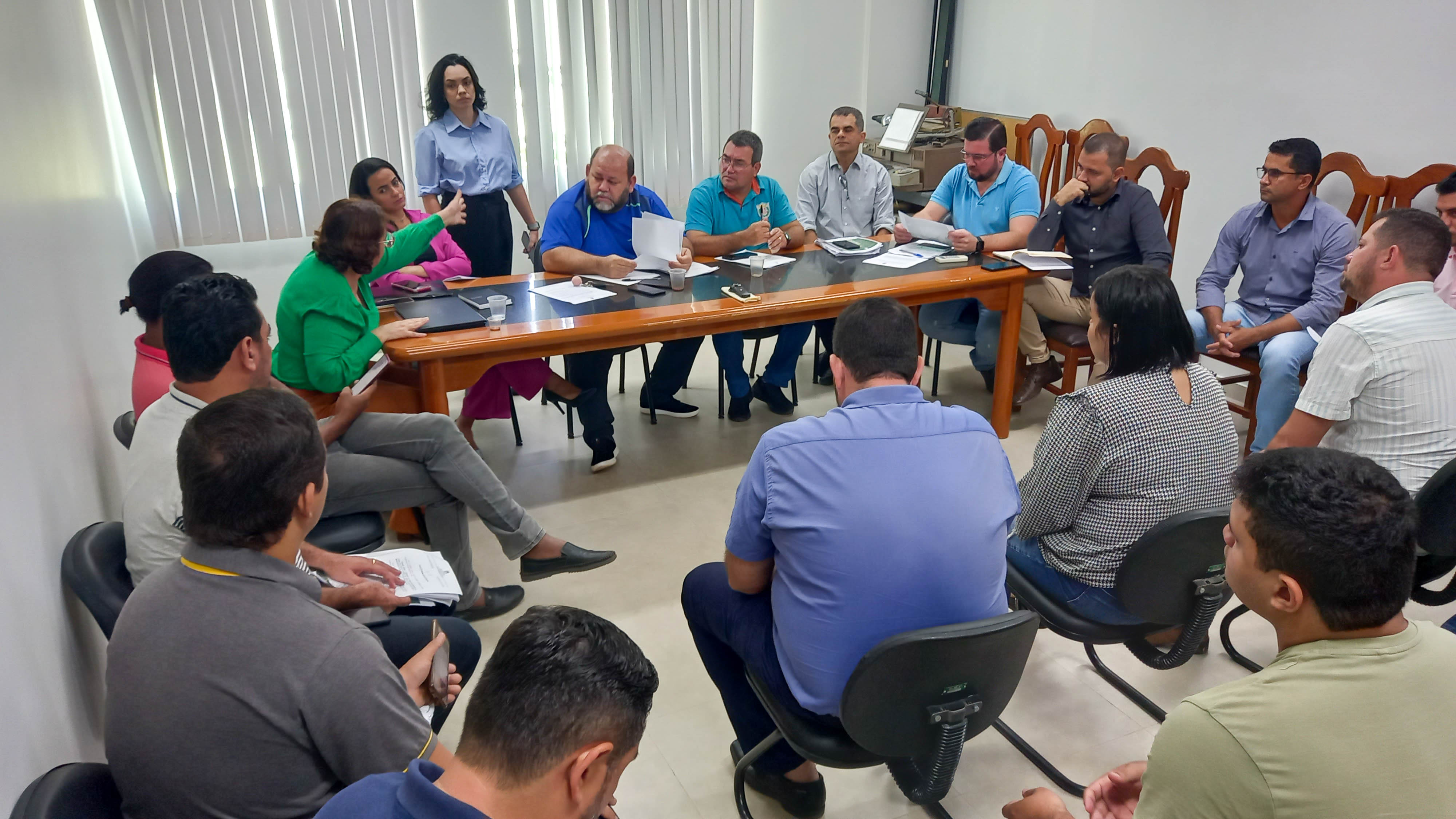 Projeto de lei nº 76/2023 que trata sobre limites das áreas não edificantes ao longo da BR 364, e discutido na Câmara Municipal