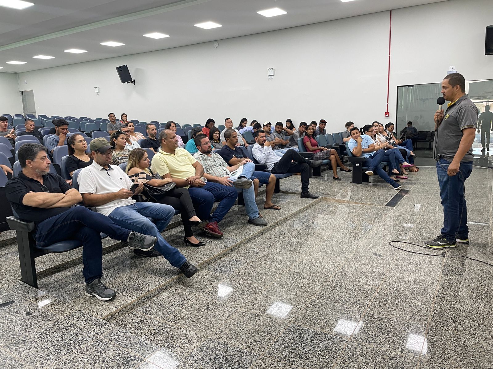 REESTRUTURAÇÃO SALARIAL: Reunião entre Sinsemuc, Executivo, Legislativo, e servidores de Cacoal termina mais uma vez sem acordo
