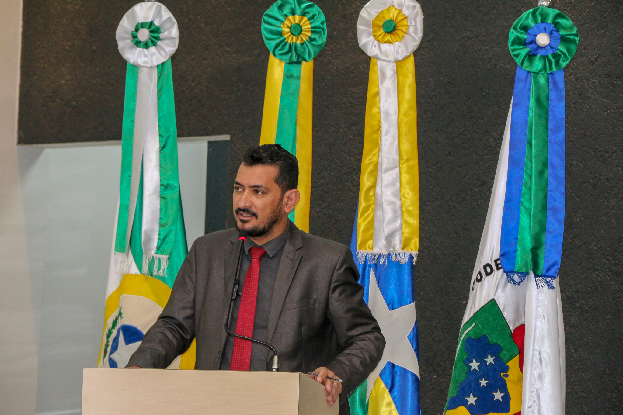 Vereador Edimar Kapiche homenageia pais e destaca realizações em 20ª Sessão Ordinária