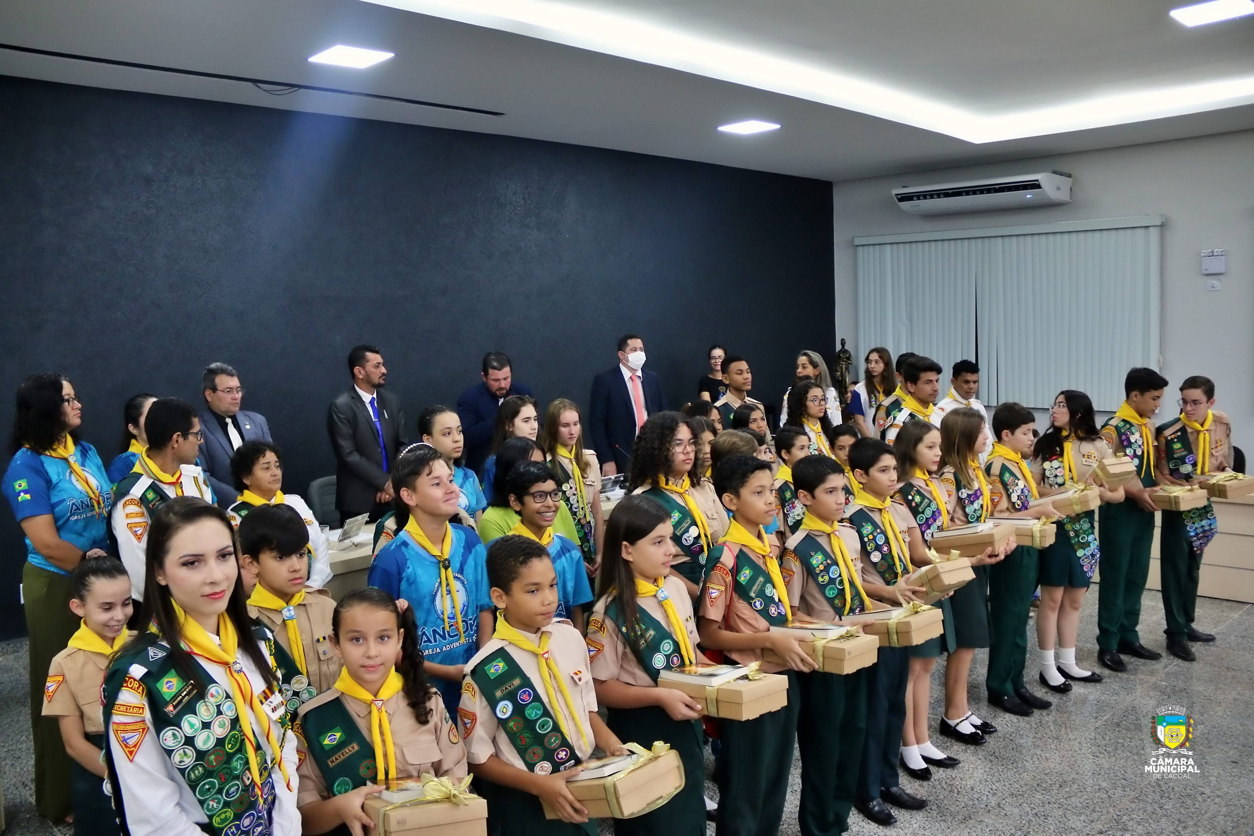 Vereadores de Cacoal são homenageados pelo Clube de Desbravadores Âncora com símbolos da Páscoa