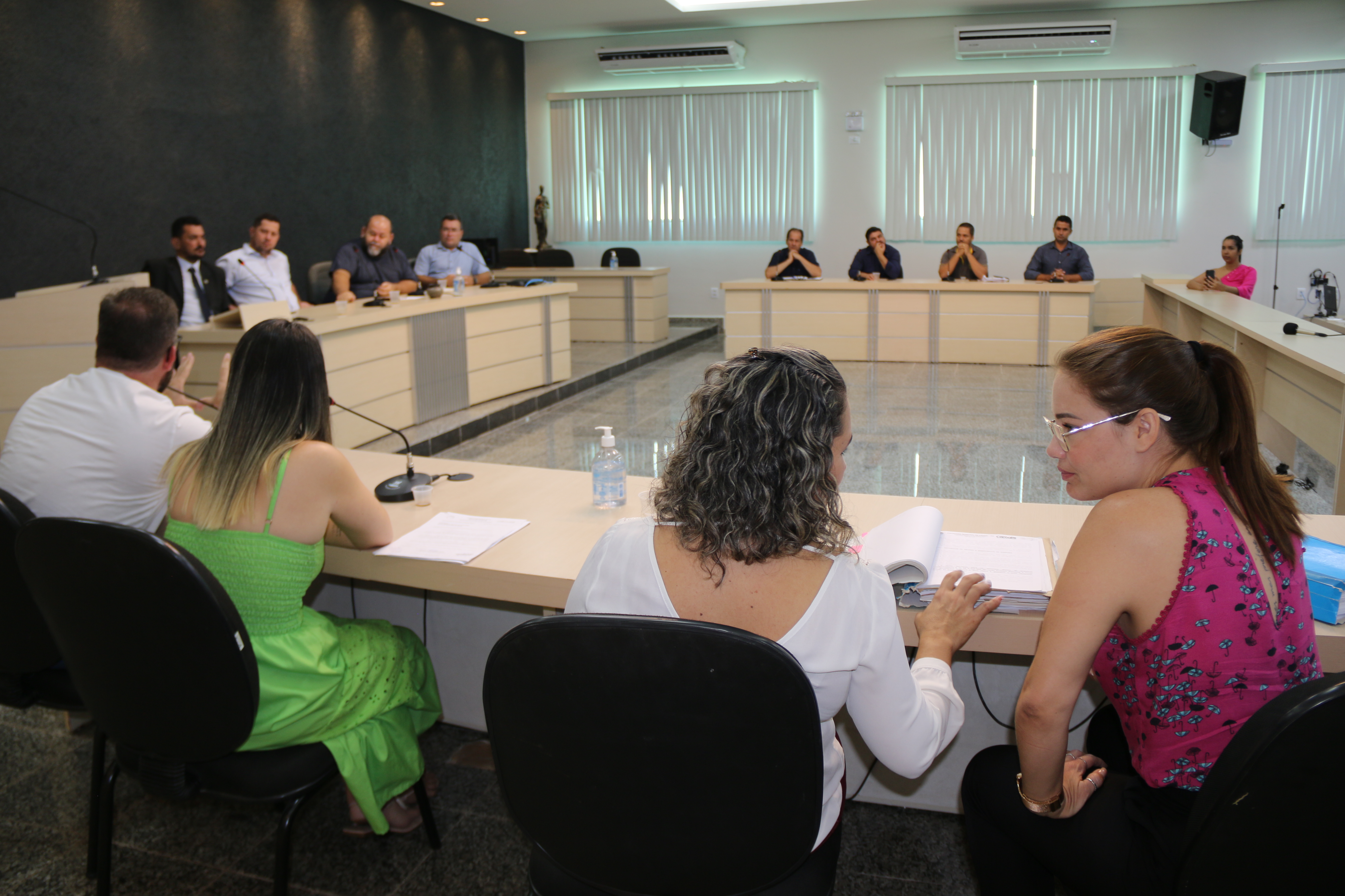 Vereadores se reúnem com profissionais da Saúde de Cacoal para tratar sobre denúncias relacionadas à pasta