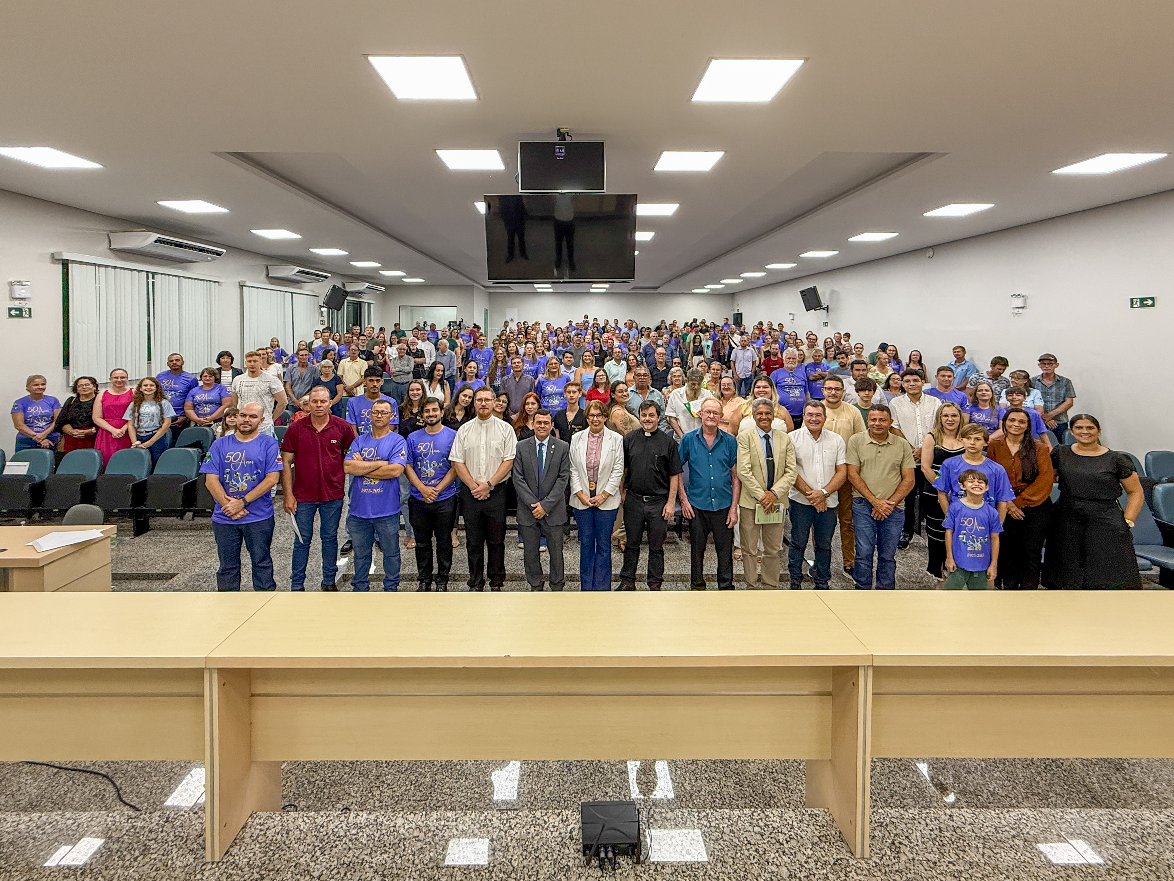 Sessão Solene homenageia os 50 anos da Paróquia Evangélica de Confissão Luterana dos Migrantes.