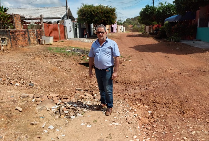 Vereador Corazinho solicita canalização urgente na rua Mato Grosso 