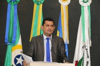 Vereador Edimar Kapiche destaca luta pelos servidores e cobranças ao governo em discurso na Câmara de Cacoal